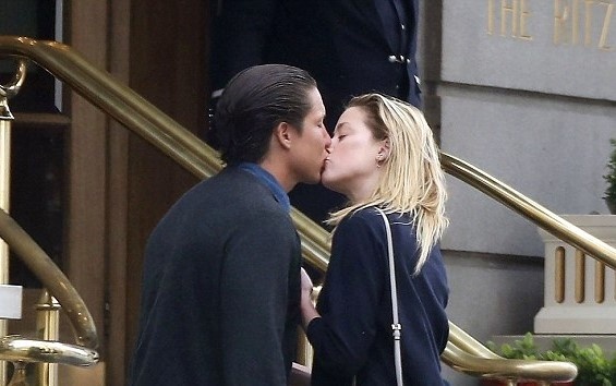 Amber Heard hon dam duoi tinh moi sau khi chia tay ty phu Elon Musk hinh anh