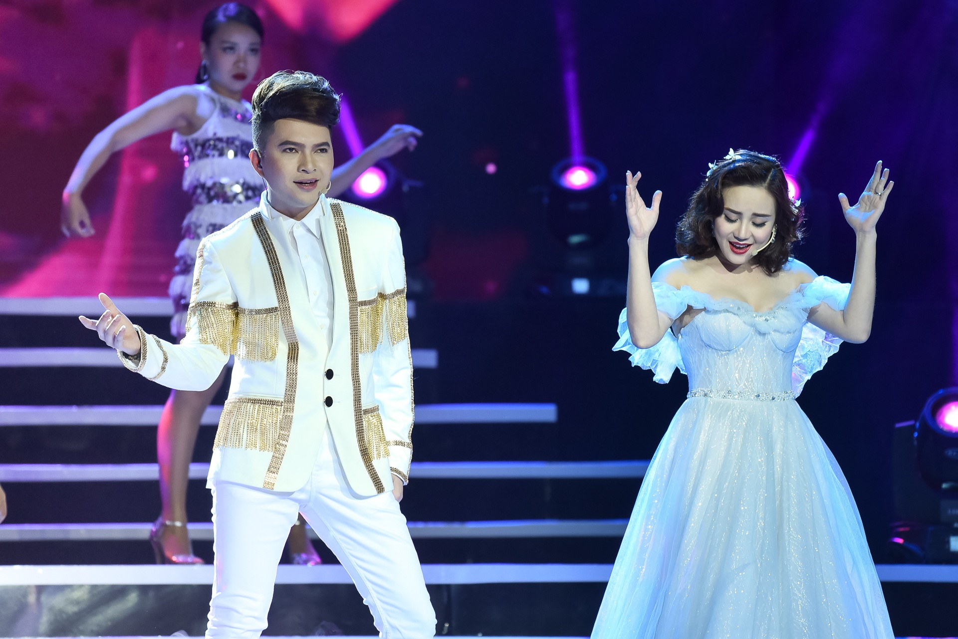 Liveshow ky niem 10 nam ca hat cua Nam Cuong anh 10