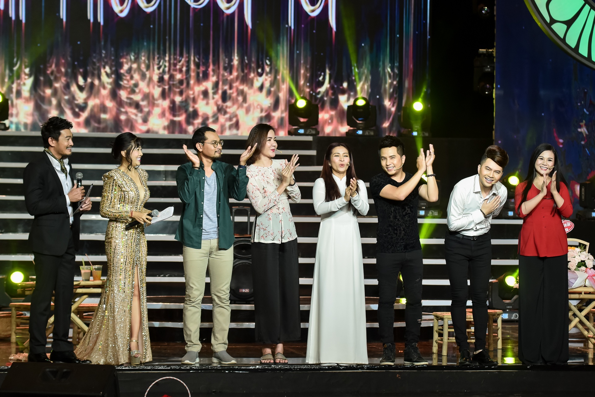 Liveshow ky niem 10 nam ca hat cua Nam Cuong anh 13