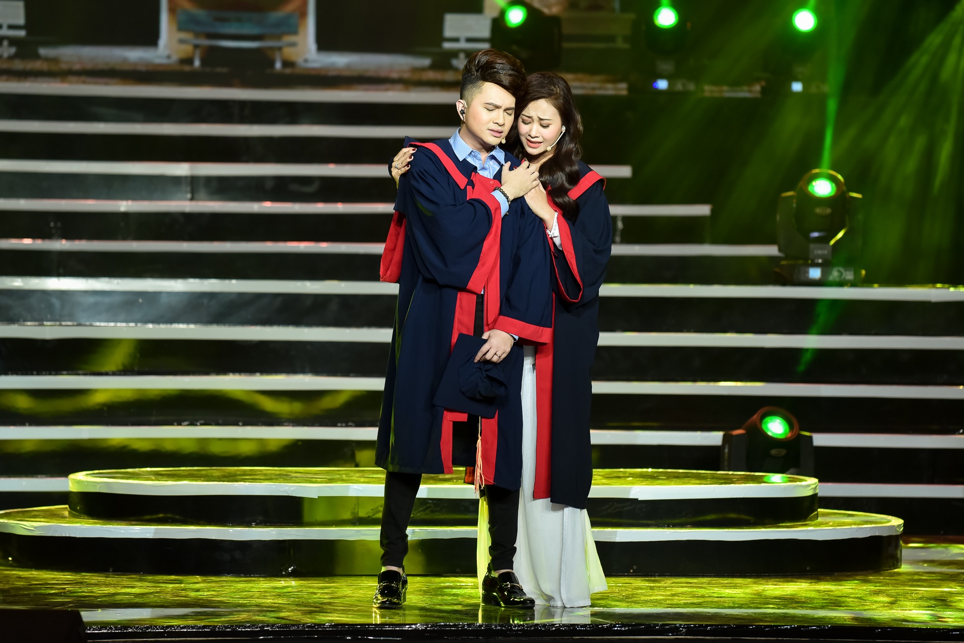 Liveshow ky niem 10 nam ca hat cua Nam Cuong anh 12