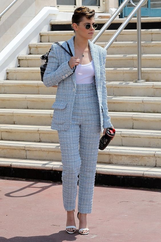 Sao nu bien hoa voi vay ao vai tweed anh 5