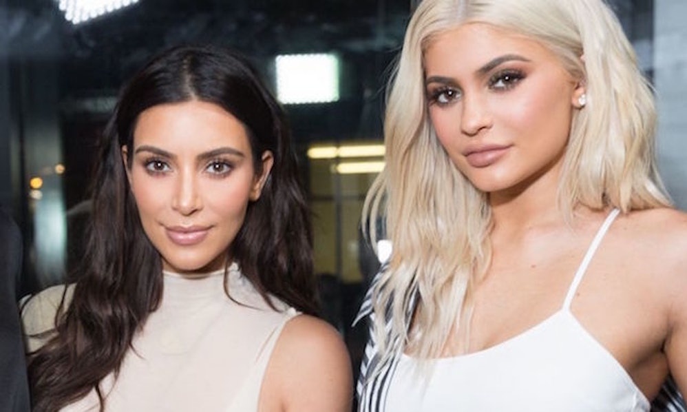 Kim Kardashian benh Kylie Jenner khi em gai bi che nhao giau tu than hinh anh