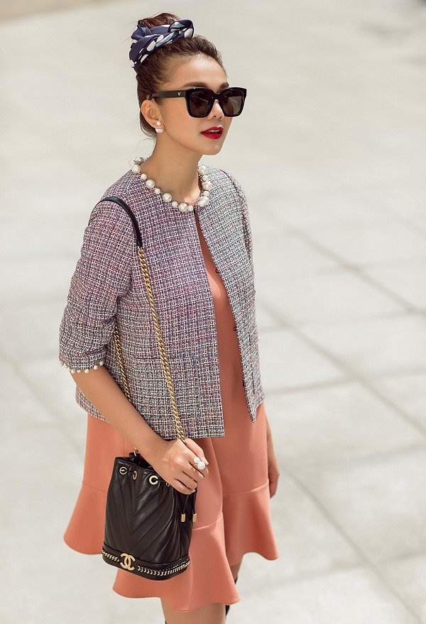 Sao nu bien hoa voi vay ao vai tweed anh 4