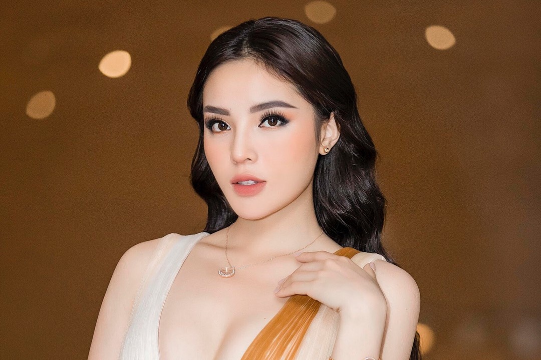 Loat trang phuc tao bao cua hoa hau Ky Duyen hinh anh