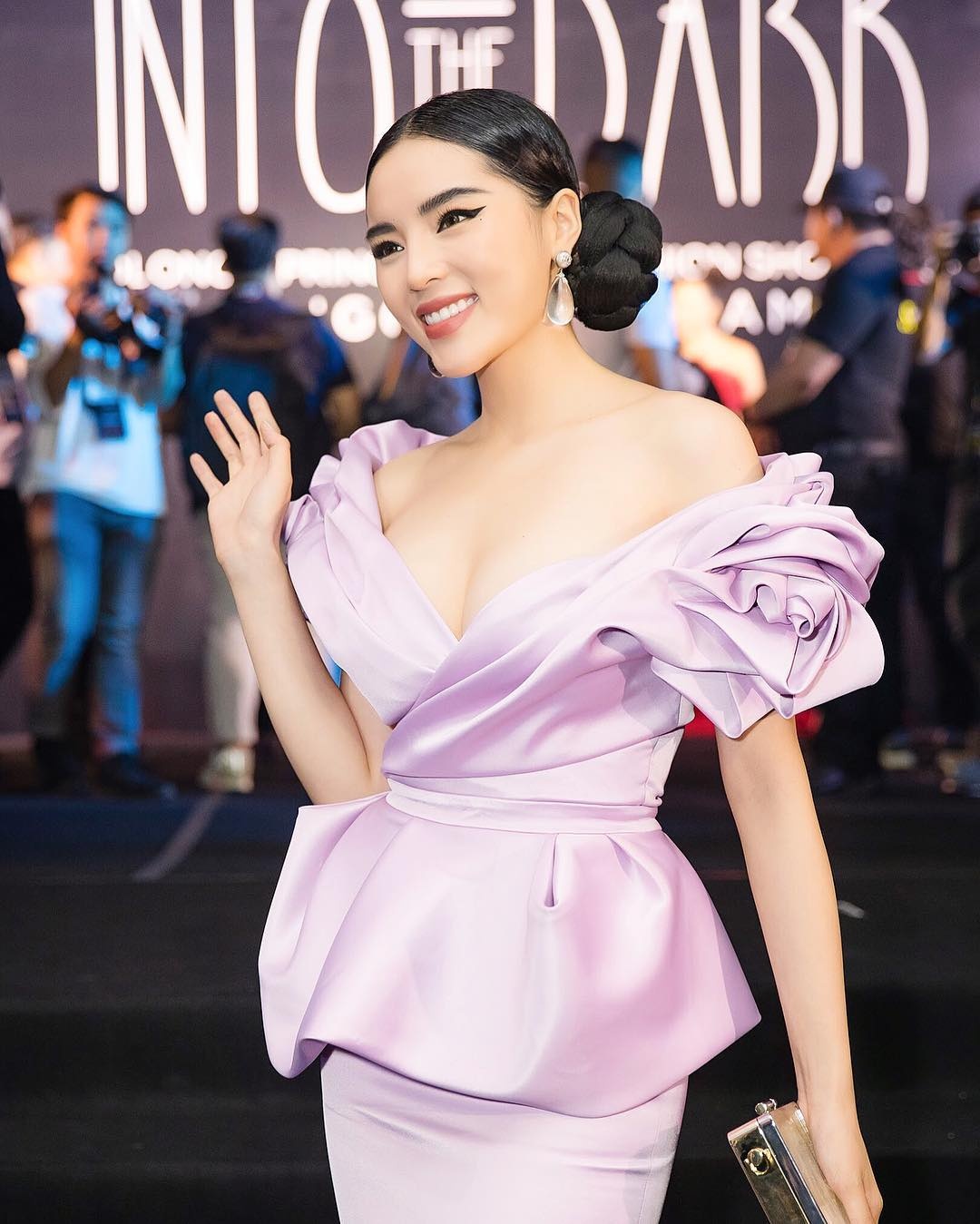 Vay ao goi cam cua hoa hau Ky Duyen anh 4