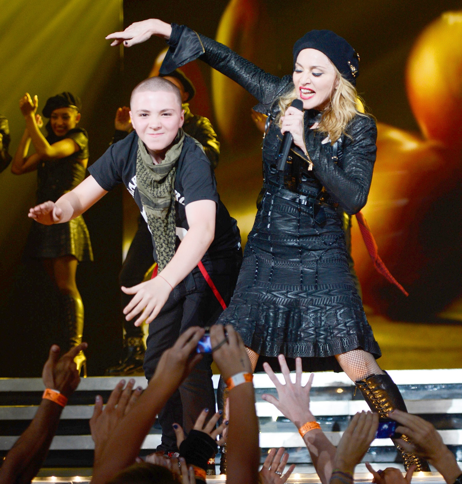 Dan sao nu sinh con du da 40 tuoi anh 9