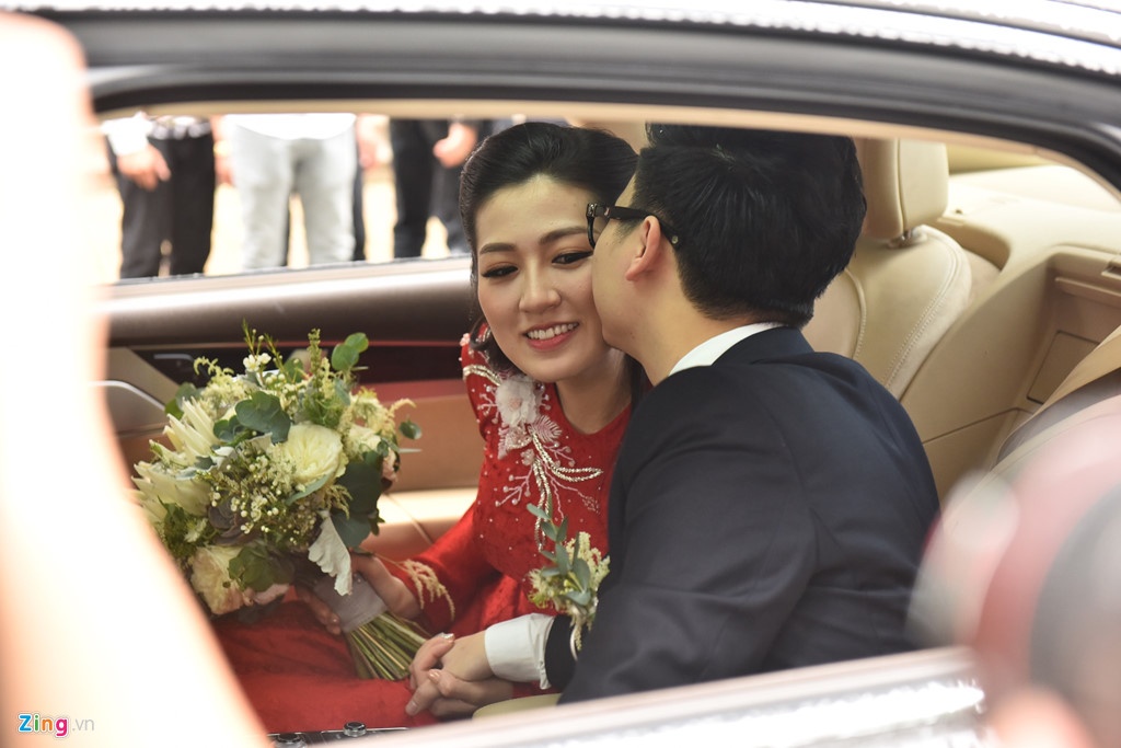 Ngọc Hân may áo dài tặng Tú Anh ảnh 3 Ngoc Han may ao dai tang Tu Anh anh 3