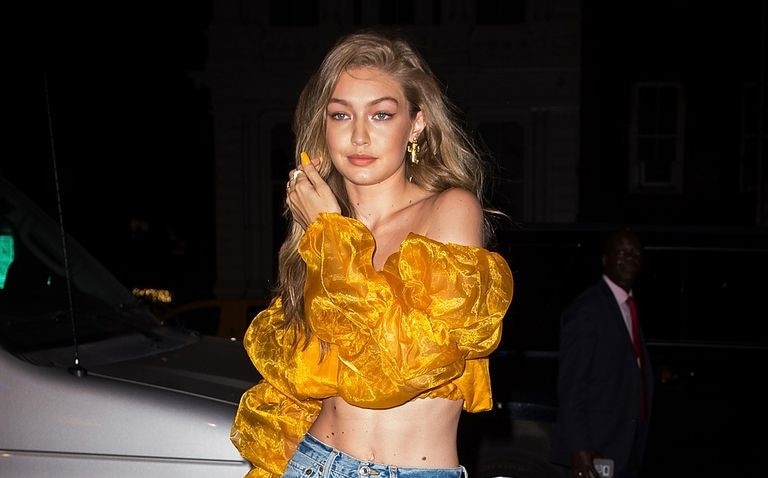 Gigi Hadid mac phong khoang giua dan my nhan xinh dep tuan qua hinh anh