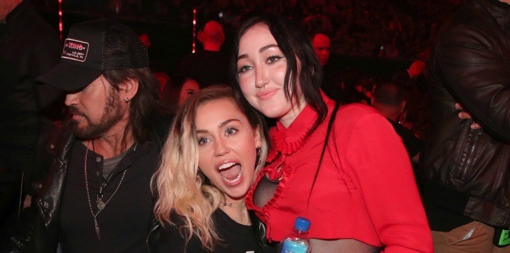 Noah Cyrus nỗ lực vượt qua cái bóng Miley Cyrus ảnh 5 Noah Cyrus no luc vuot qua cai bong Miley Cyrus anh 5