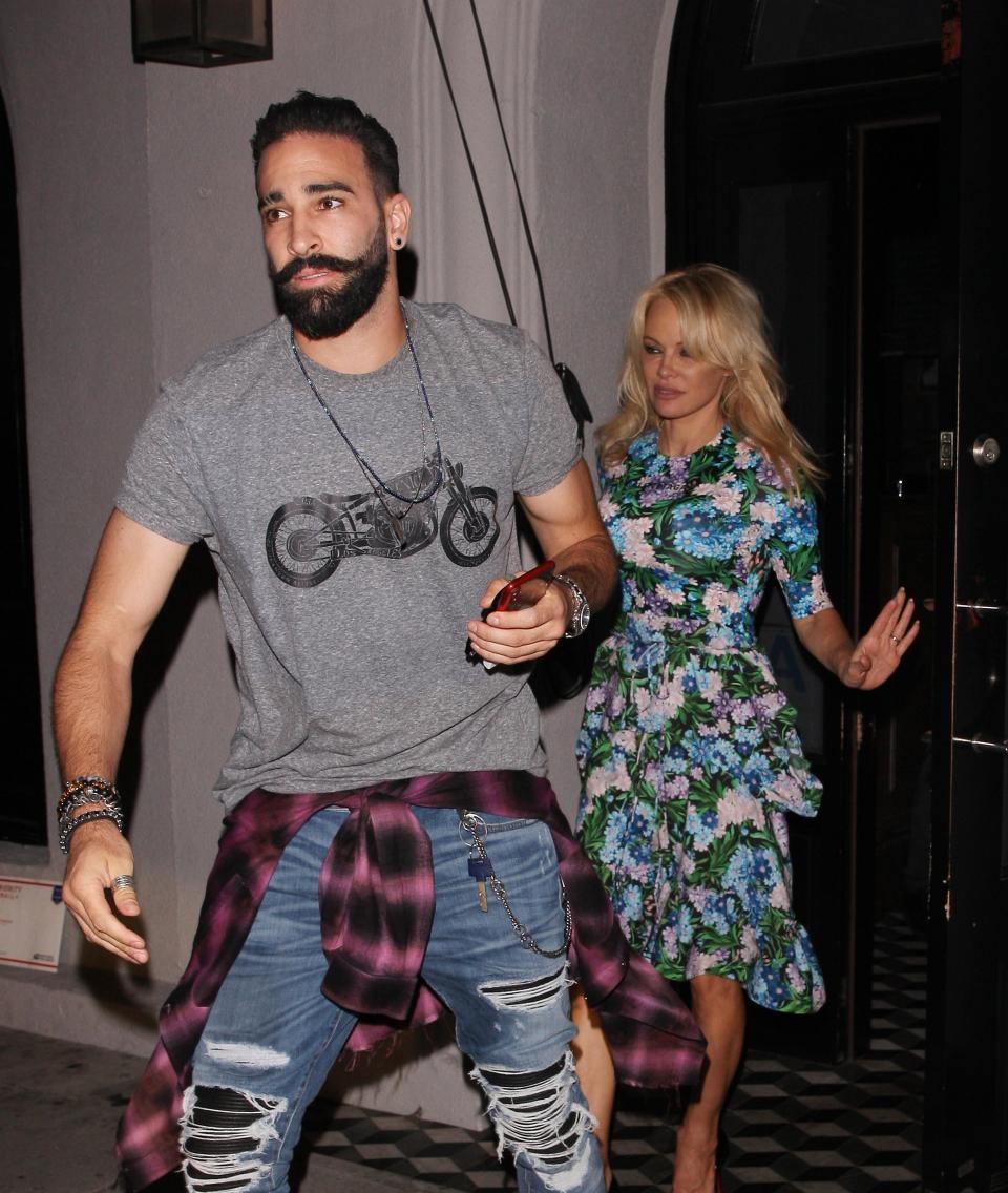 Pamela Anderson sắp kết hôn với Adil Rami ảnh 2 Pamela Anderson sap ket hon voi Adil Rami anh 2