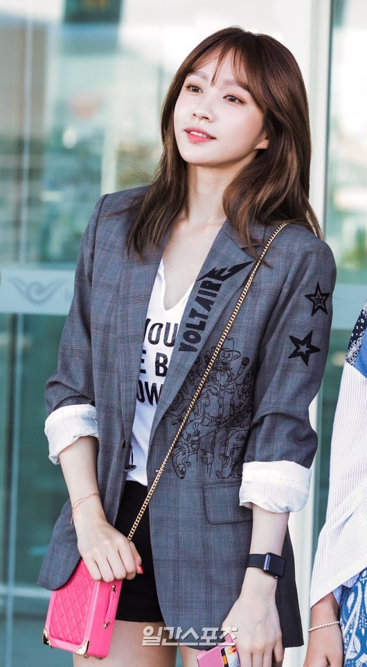 Thoi trang san bay cua ca si Hani anh 1