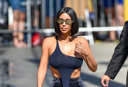 Kim Kardashian phan bac khi bi che bai tham my hong hinh anh