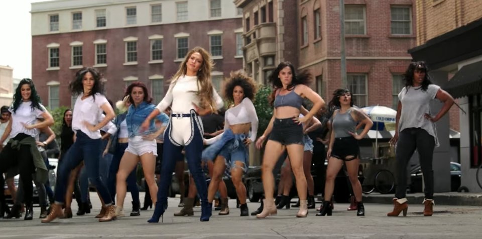 Jennifer Lopez diện boots hình quần jeans ảnh 2 Jennifer Lopez dien boots hinh quan jeans anh 2