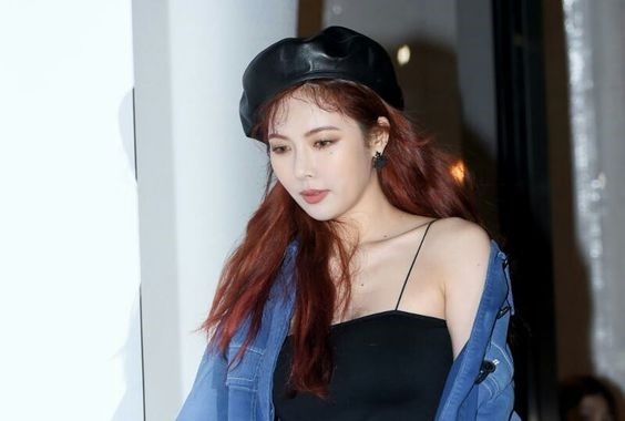 Nhung bo canh sexy tu doi thuong toi san khau cua HyunA hinh anh