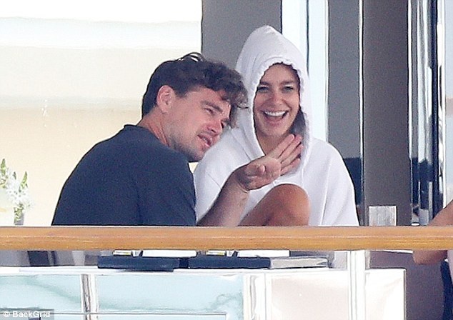 Tai tu Leonardo DiCaprio lon tuoi hon ca me ban gai hinh anh