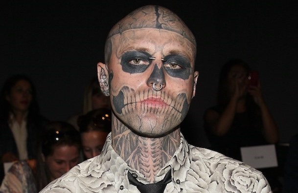 Lady Gaga xin loi vi nghi chang Zombie Boy qua doi do tu tu hinh anh