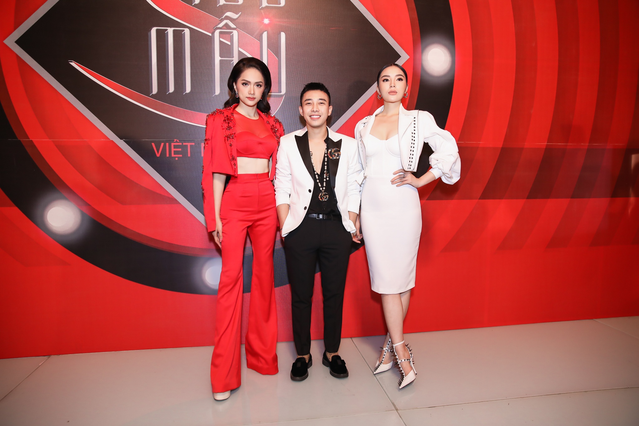 Huong Giang Ky Duyen lam huan luyen vien sieu mau anh 7