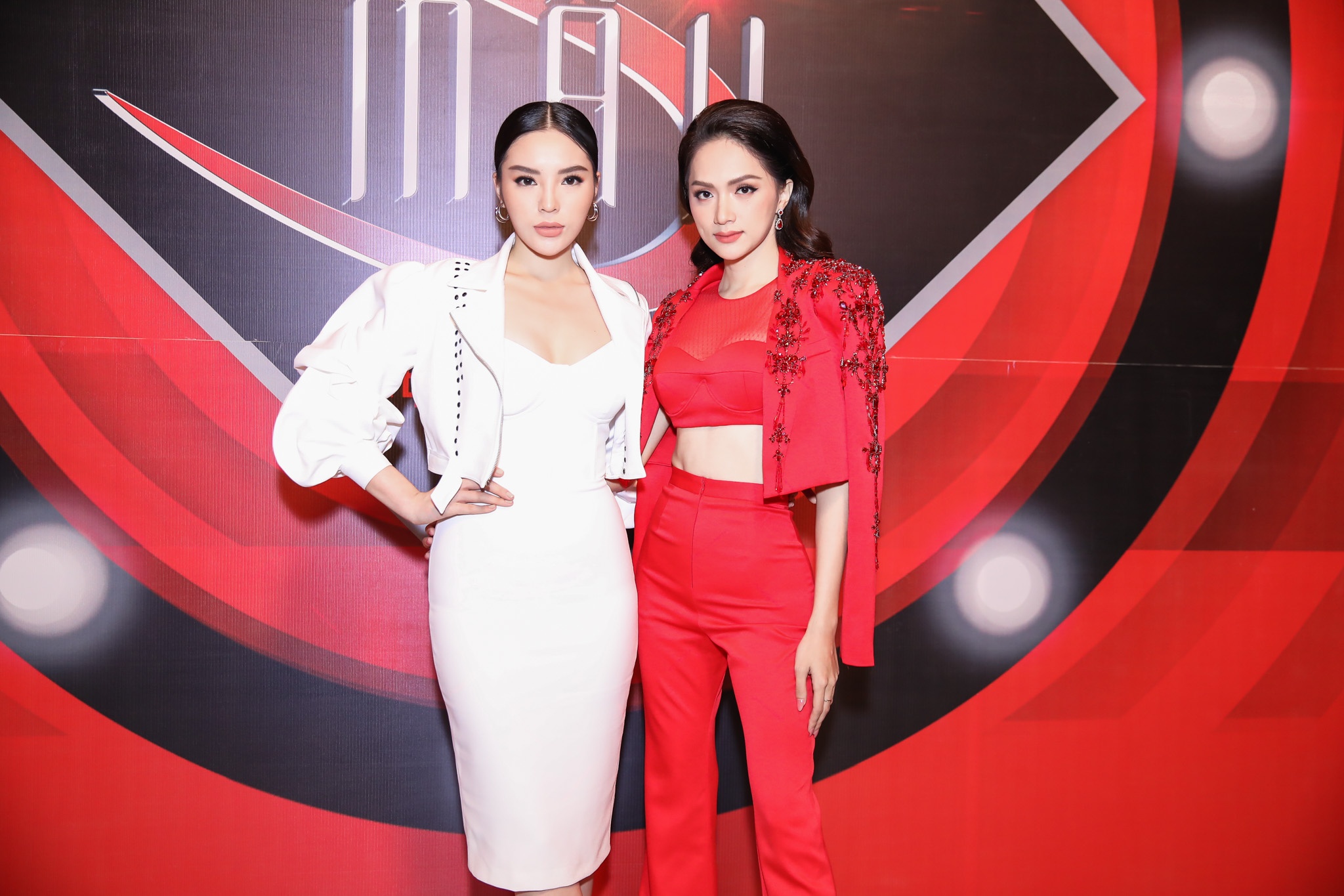 Huong Giang Ky Duyen lam huan luyen vien sieu mau anh 1