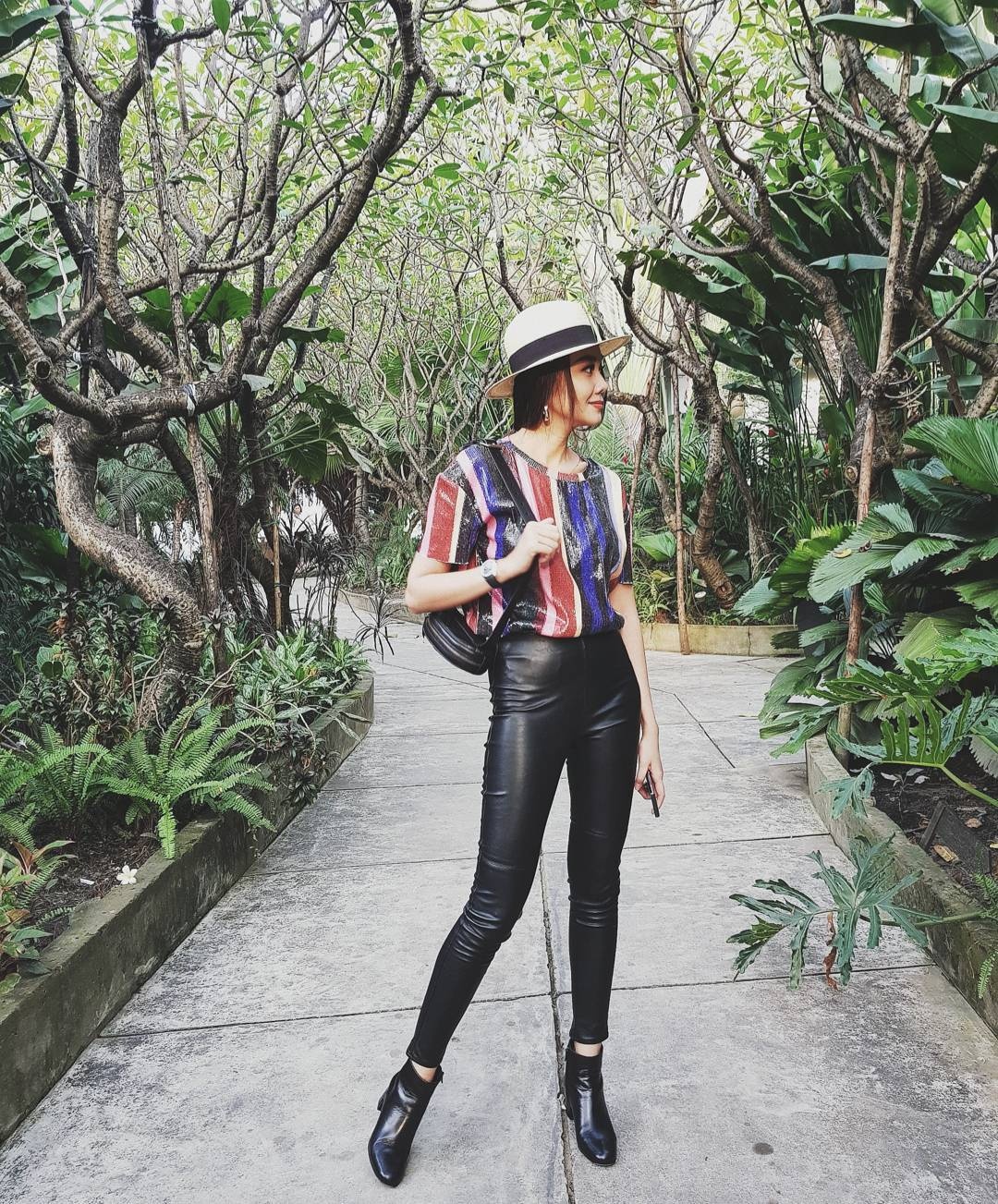 Thanh Hang cham chi dien mu coi anh 3