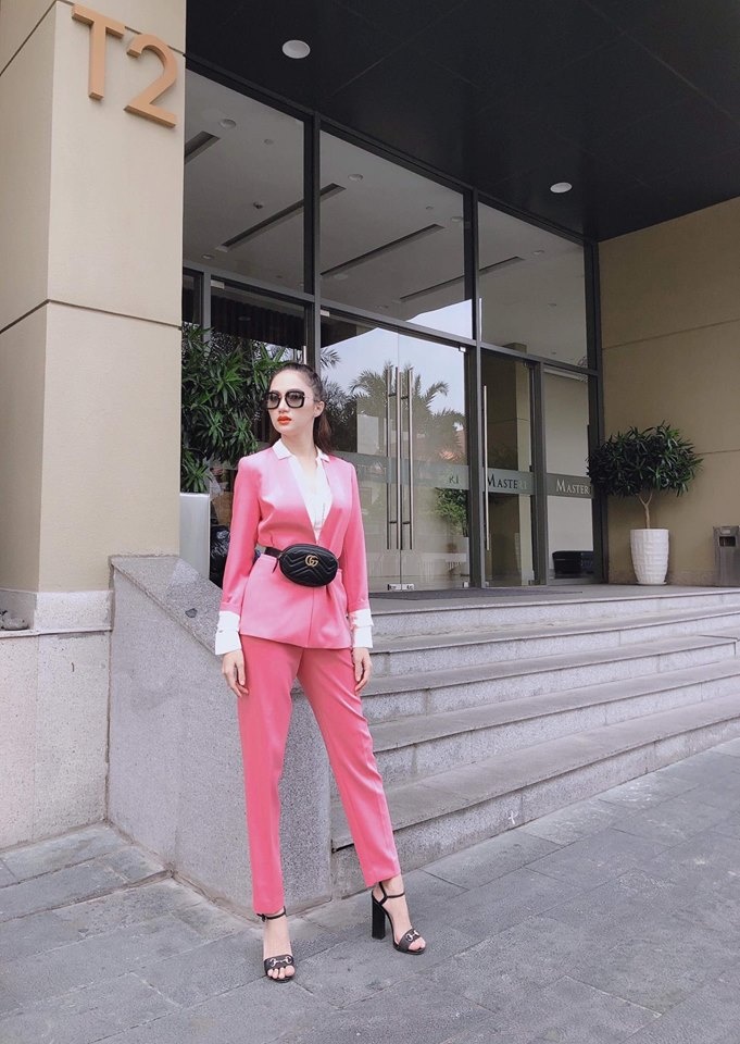 Huong Giang la my nhan cham chi mac suit anh 3