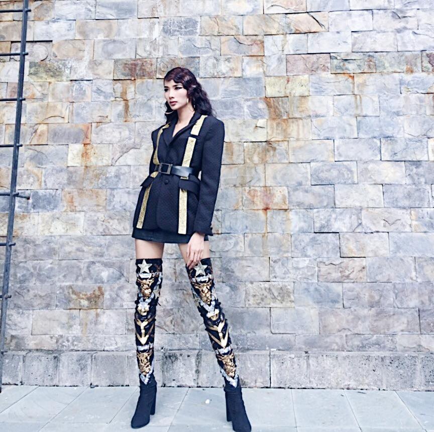 Thoi trang chuong boots cua a hau Hoang Thuy anh 8