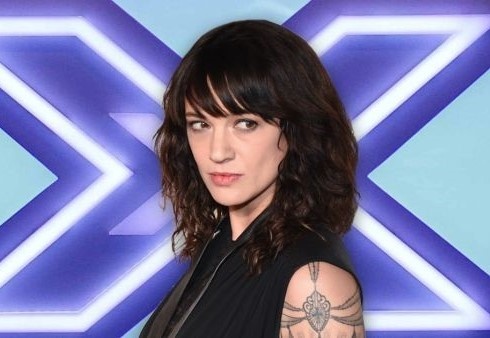 Asia Argento bi duoi khoi ghe nong X Factor sau cao buoc tinh duc hinh anh