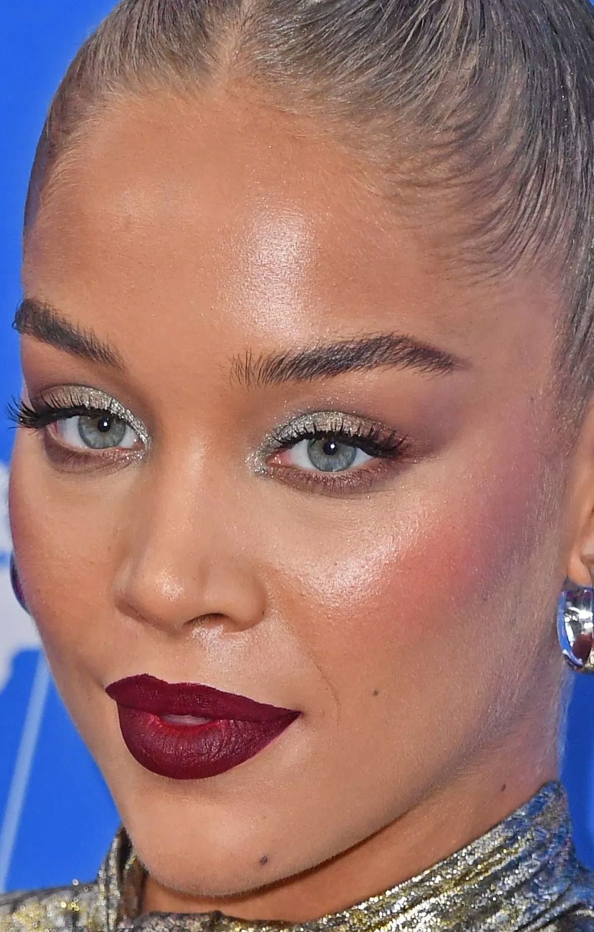 Can canh lan da bong dau,  san sui cua dan sao tai VMAs 2018 anh 7