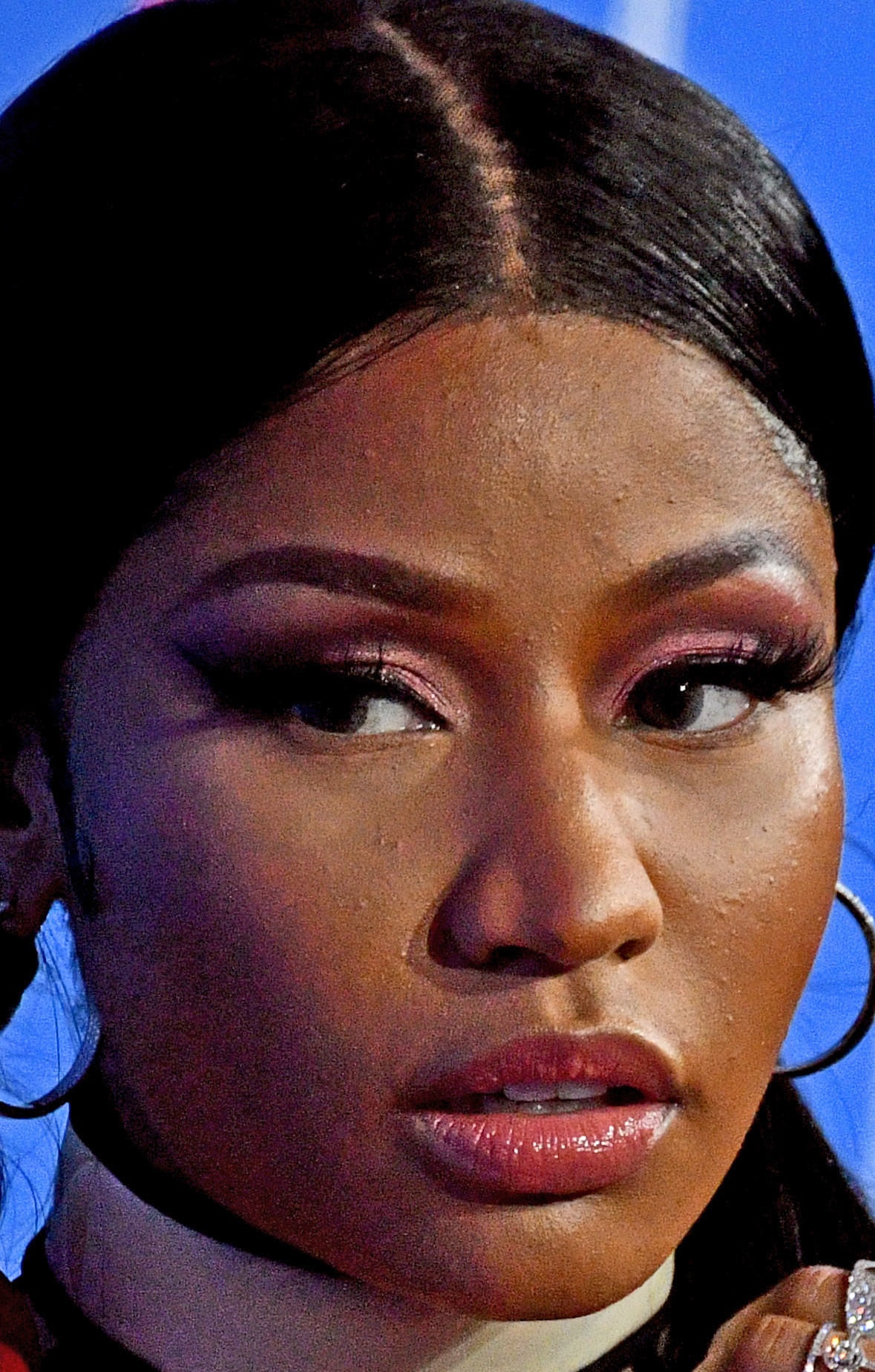 Can canh lan da bong dau,  san sui cua dan sao tai VMAs 2018 anh 1