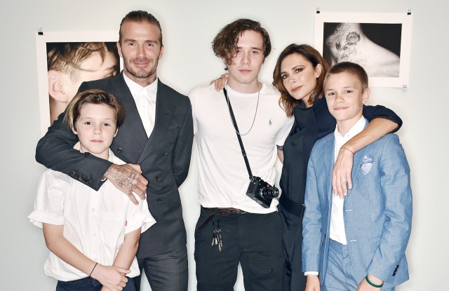 Vo chong David Beckham giai thich cho cac con ve tin don ly hon hinh anh