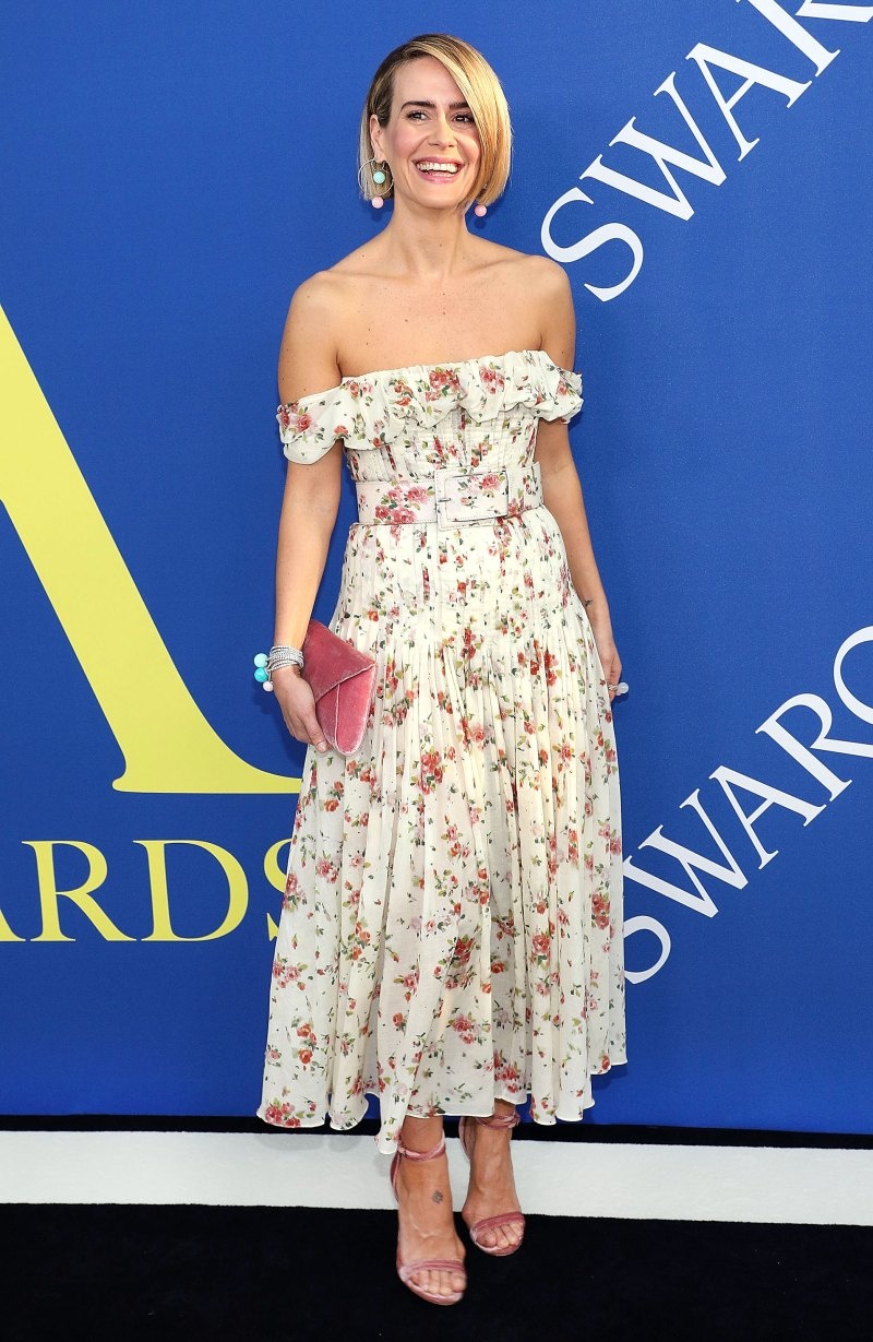 Boc gia loat trang phuc hang hieu cua Sarah Paulson anh 2