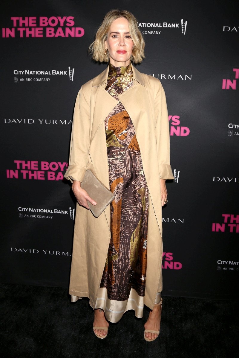 Boc gia loat trang phuc hang hieu cua Sarah Paulson anh 3