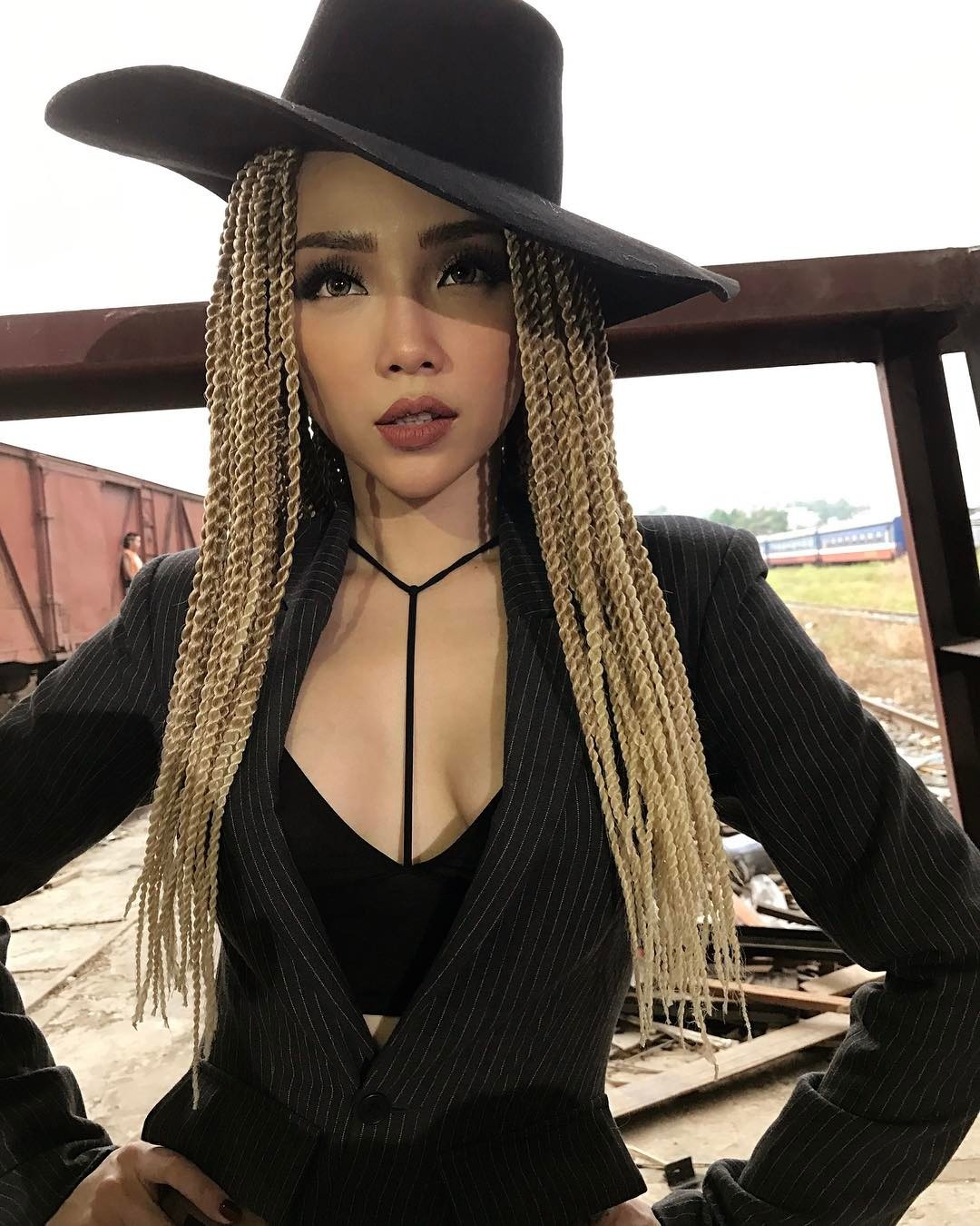 Sao Viet lang xe toc tet dreadlocks anh 6