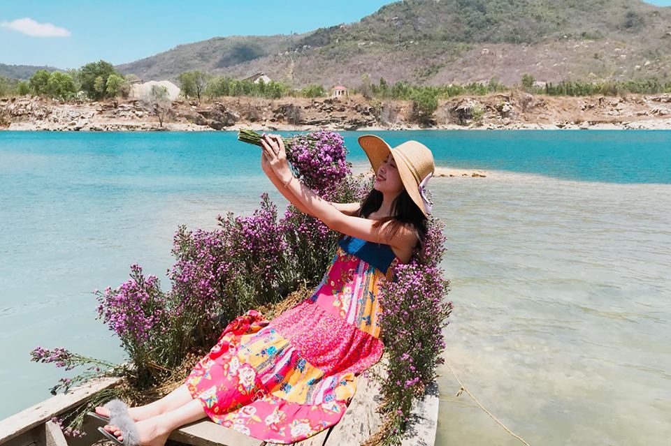 Phong cach thoi trang thuong ngay cua Top 3 HHVN anh 7