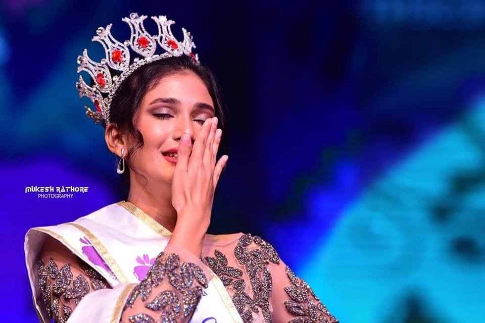 Nhan sắc đối lập của 2 tân hoa hậu Ấn Độ ảnh 6 Nhan sac doi lap cua 2 tan hoa hau An Do anh 6