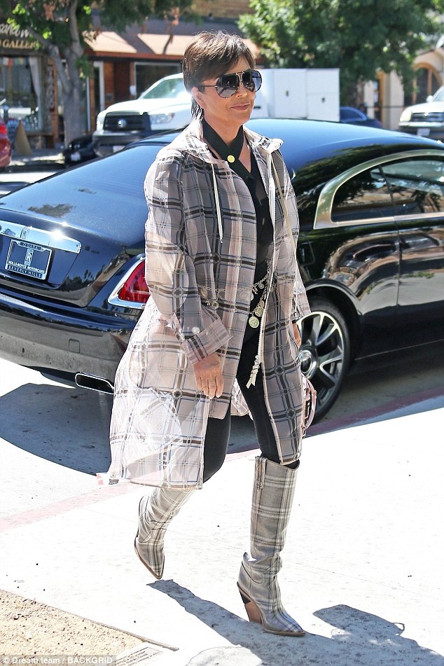 Phong cách street style của sao Việt tuần qua ảnh 7 Phong cach street style cua sao Viet tuan qua anh 7