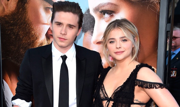 Brooklyn Beckham thân mật bên cô gái lạ ảnh 2 Brooklyn Beckham than mat ben co gai la anh 2
