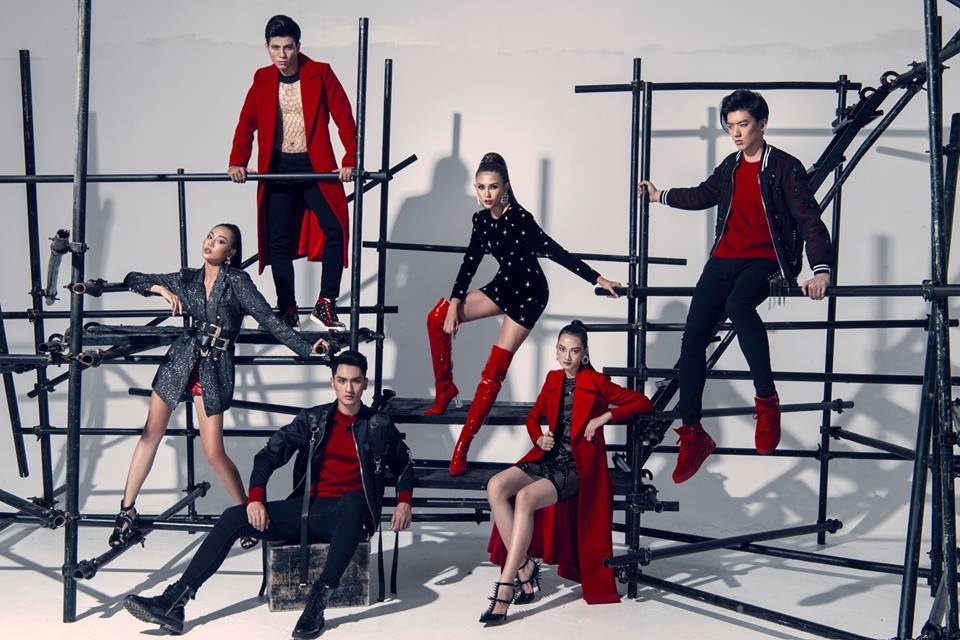 Bo ba HLV The Face tung anh voi team minh anh 7