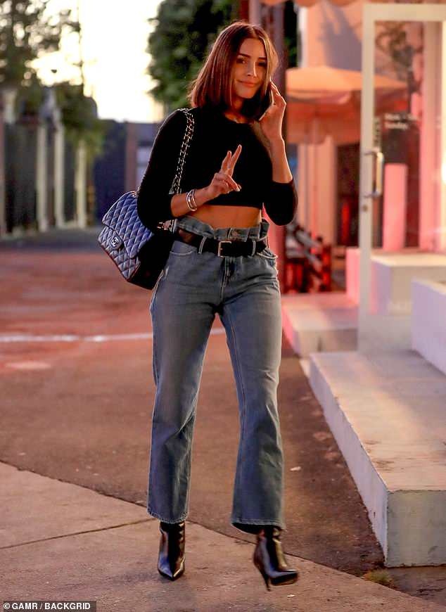 Do My Linh va dan sao me man crop-top anh 7