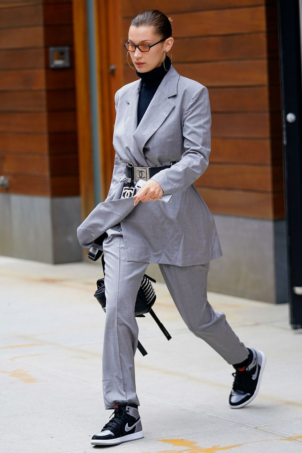 Sieu mau Bella Hadid chuong mac suit anh 1