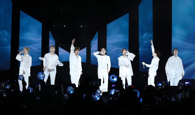 Nhom nhac BTS ra mat phim tai lieu 'Burn the Stage: the Movie' hinh anh