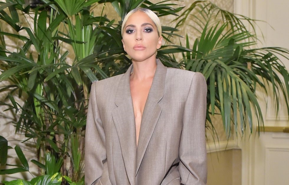 Lady Gaga an tuong nhat tuan voi trang phuc mang thong diep nu quyen hinh anh