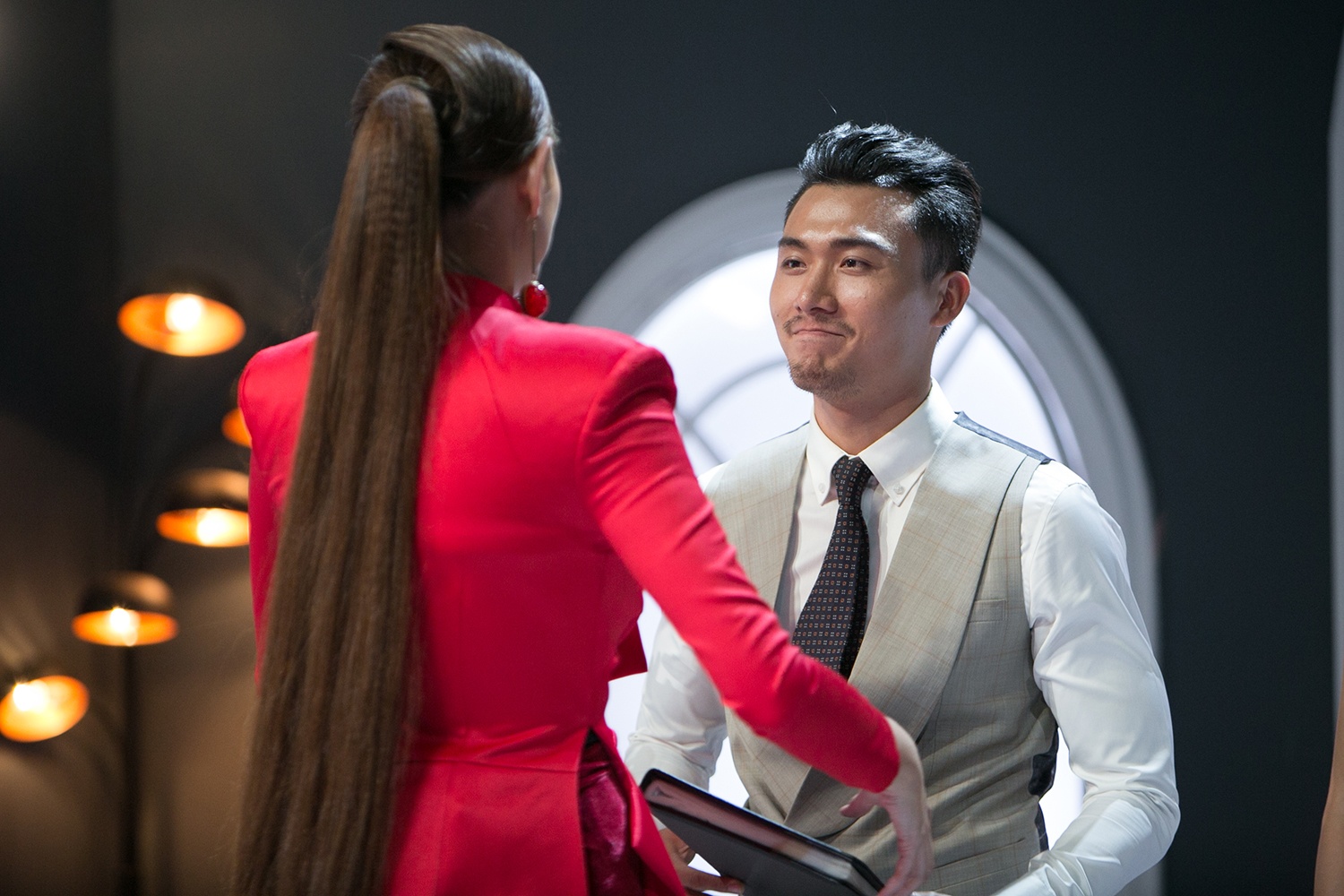 Võ Hoàng Yến thay áo dài loại đội Minh Hằng ảnh 3 Vo Hoang Yen thay ao dai loai doi Minh Hang anh 3