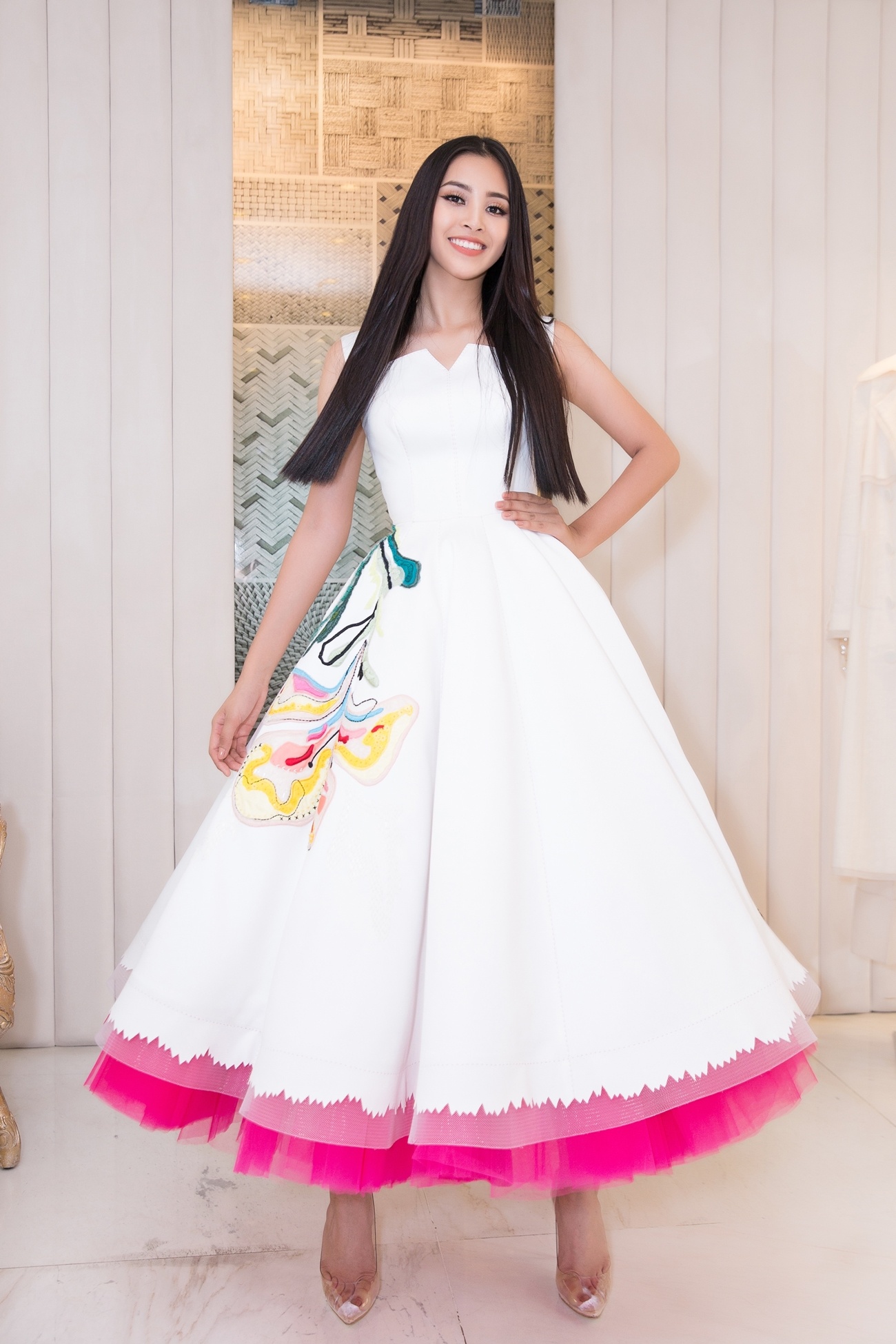 Trang phuc cua Tieu Vy sen sam,  que mua anh 6