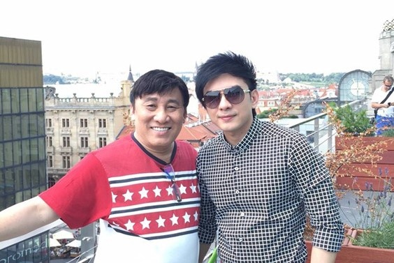 Quan ly nghe si - nhung nguoi dung sau anh hao quang hinh anh