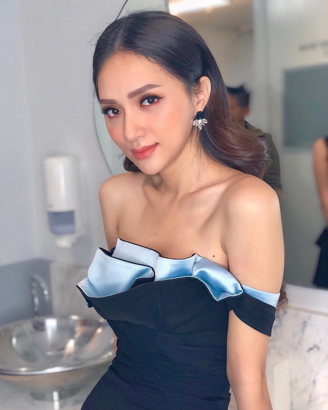 Huong Giang ngay cang gay go anh 2