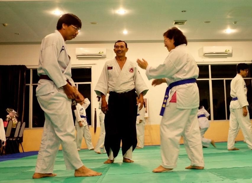 Bac si hoc vo de chong bao hanh: 'Benh vien dau phai la dau truong' hinh anh