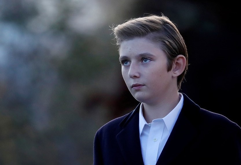 Con trai ut Tong thong Trump ngay cang cao lon, mac banh bao hinh anh