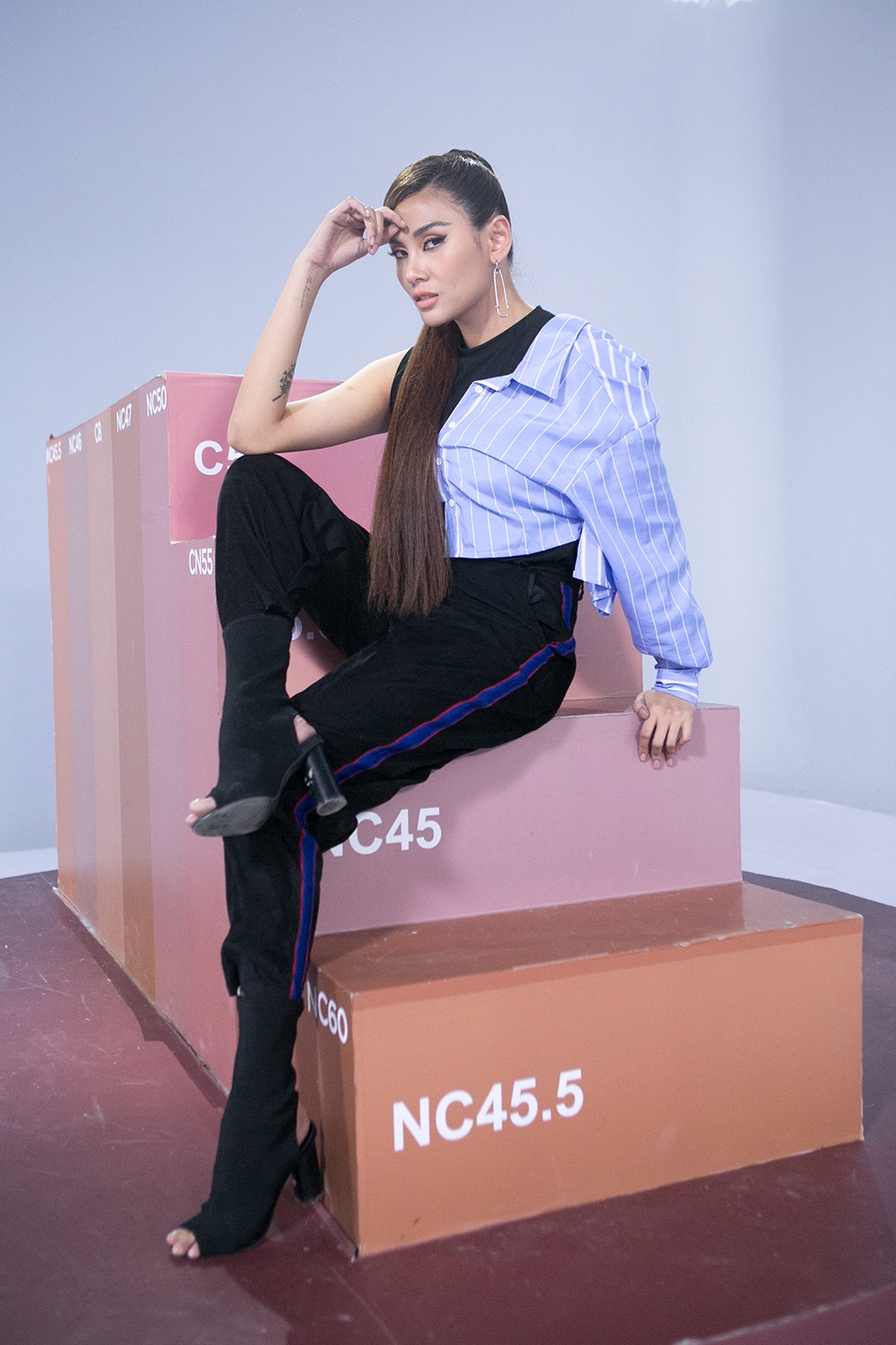 Thoi trang cua Vo Hoang Yen tai The Face anh 3