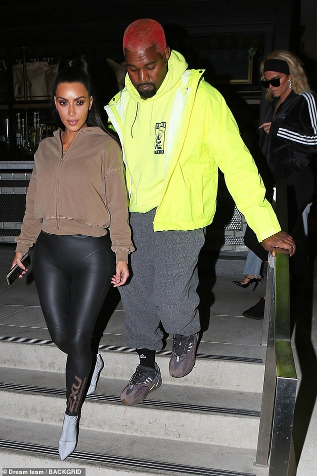 Vợ chồng Kim Kardashian thuê máy bay ảnh 2 Vo chong Kim Kardashian thue may bay anh 2