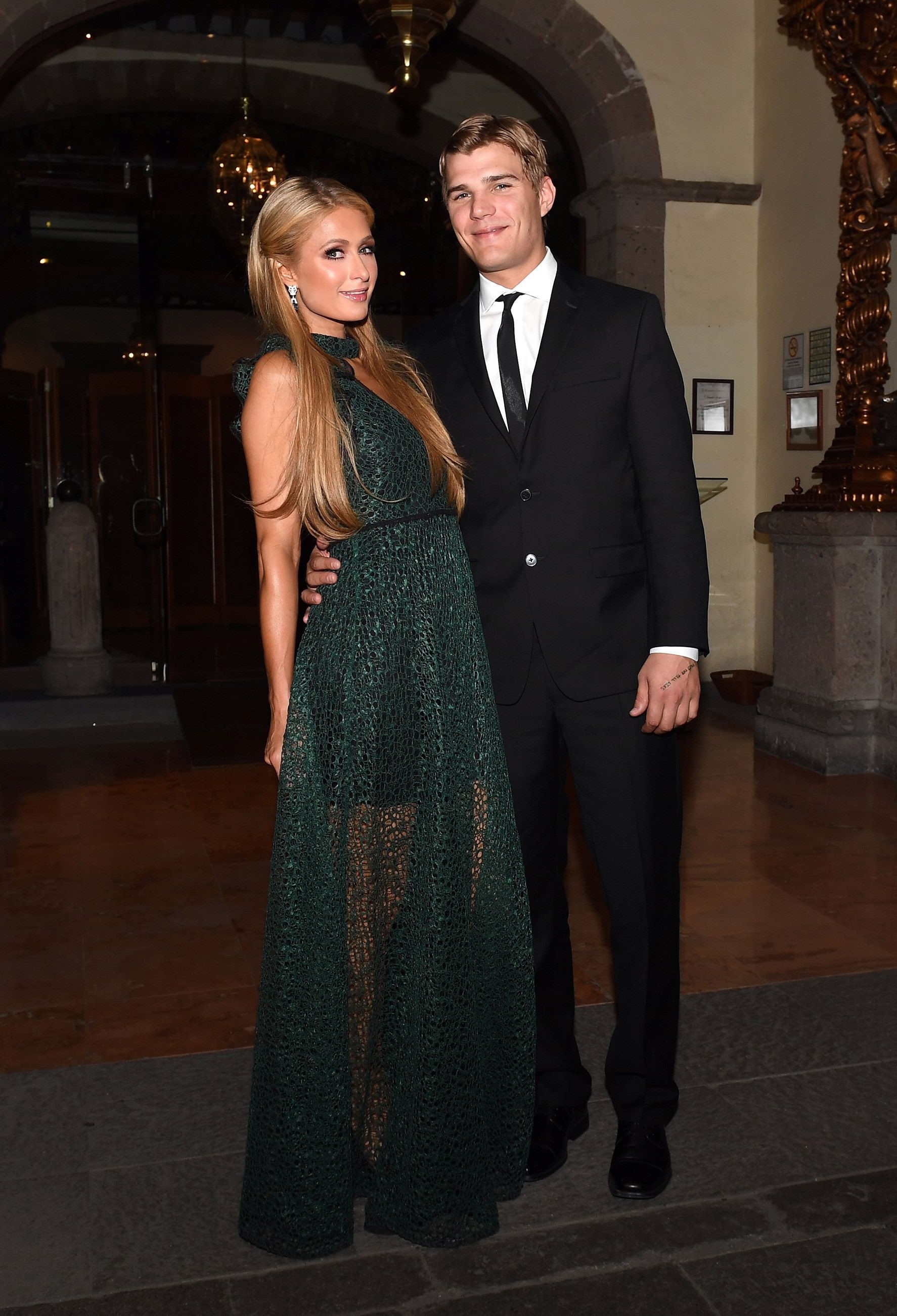 Paris Hilton chia tay bạn trai kém tuổi ảnh 2 Paris Hilton chia tay ban trai kem tuoi anh 2